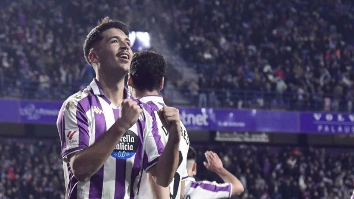Meseguer festeja uno de los goles ante el Racing. / LALIGA