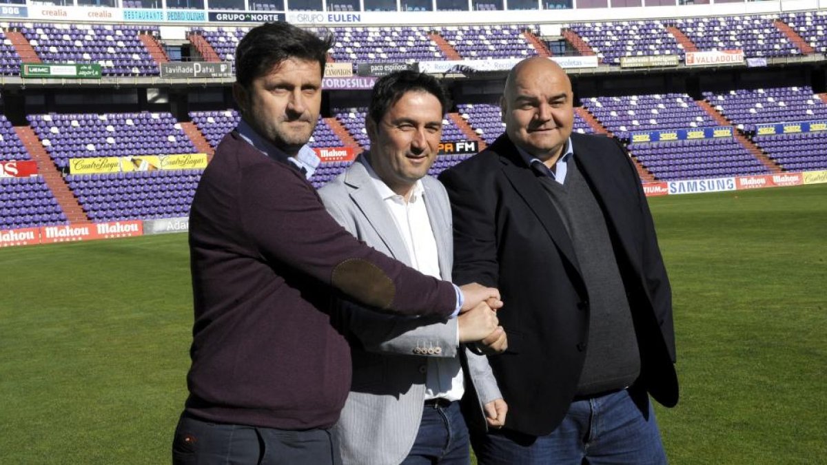 Domingo Catoira, Braulio Vázquez y ‘Cata’ Prieto, ayer sobre el césped de Zorrilla.-MARTA FERNÁNDEZ