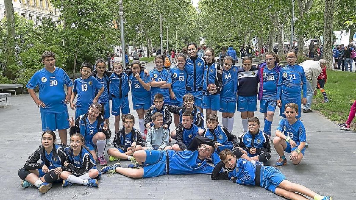 Los representantes del Aula Valladolid posan durante la jornada del sábado.-PABLO REQUEJO