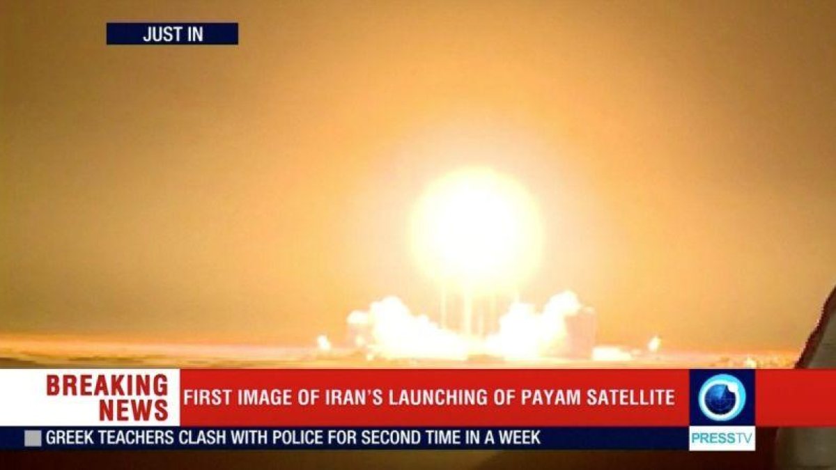 El satélite Payam es lanzado en Irán como se percibe en esta imagen tomada de Reuters TV.-REUTERS