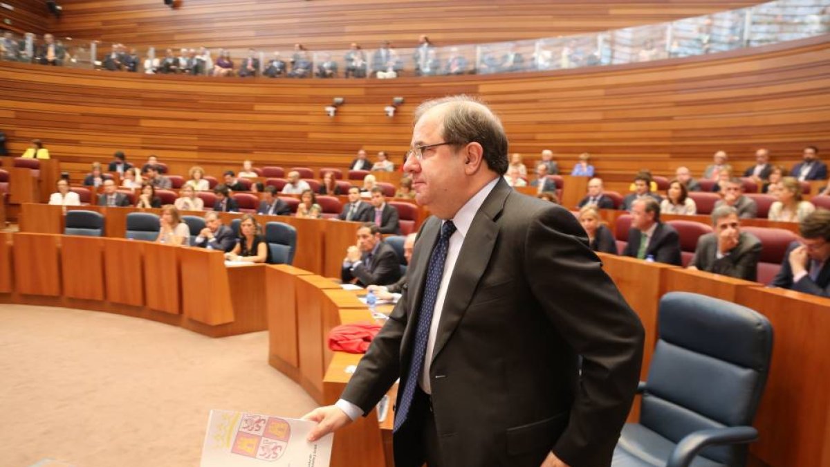 Debate de investidura del candidato a la Junta de Castilla y León con las intervenciones de Juan Vicente Herrera-ICAL