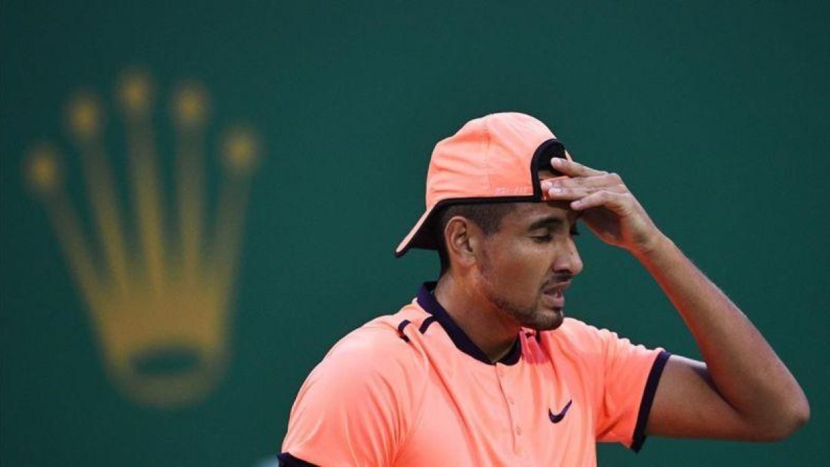 Nick Kyrgios tras fallar un saque ante el alemán Zverev.-JOHANNES EISELE