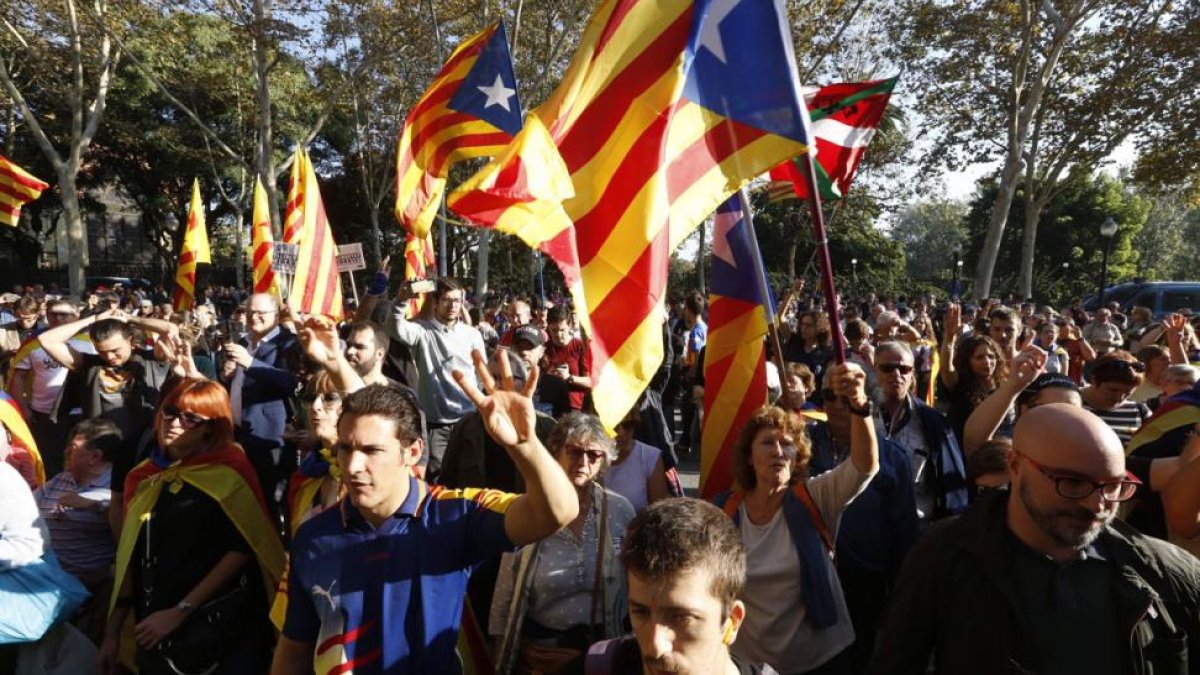 Concentración junto el parque de la Ciutadella-JULIO CARBÓ