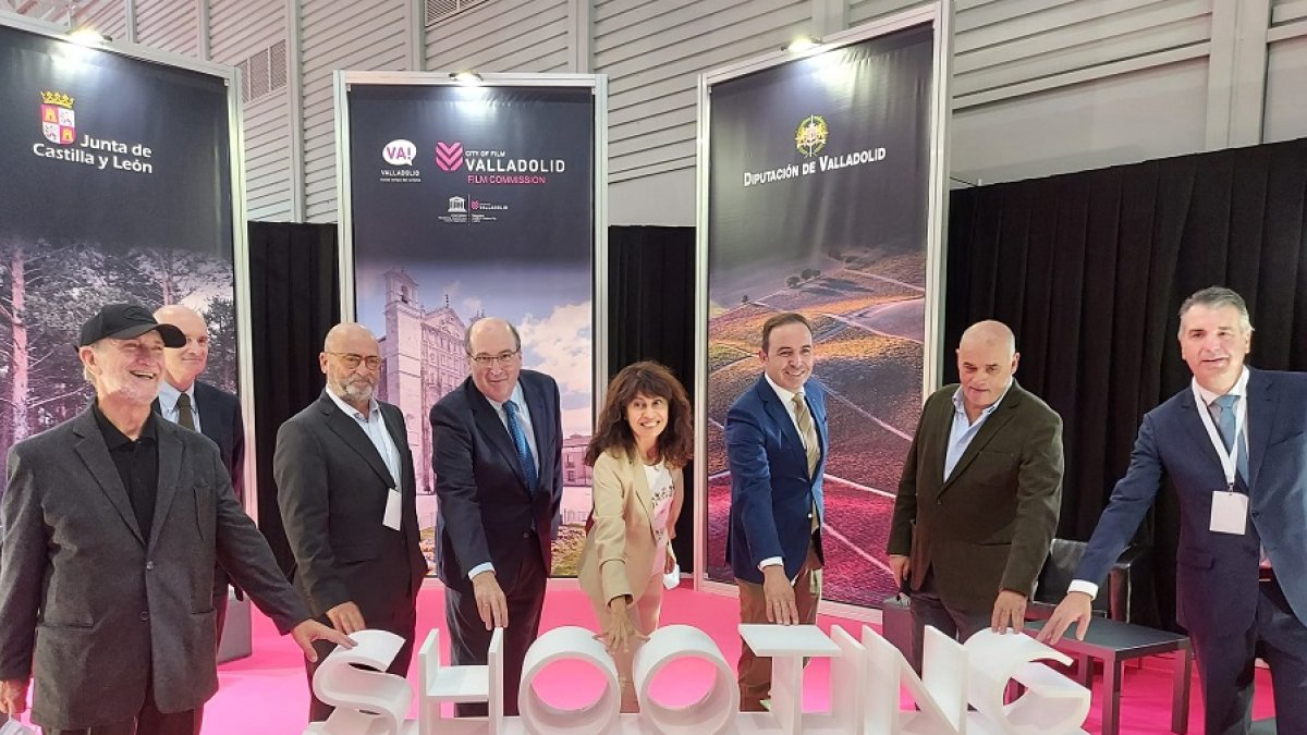 Angulo, Rosado, González, Redondo, Alonso Monge y Alonso, ayer, en la Feria de Valladolid.  ICAL