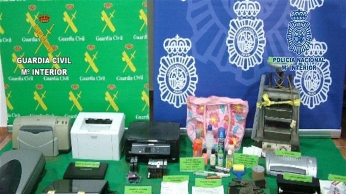 Diversos objetos incautados por la Guardia Civil y la Policía Nacional.-GUARDIA CIVIL
