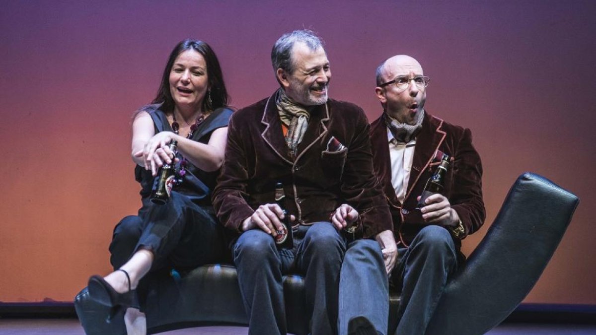 Yolanda Blanco, Joaquín Murillo y Luis Rabanaque en una escena de ‘Dakota’ que llega este domingo al teatro Zorrilla.-EL MUNDO