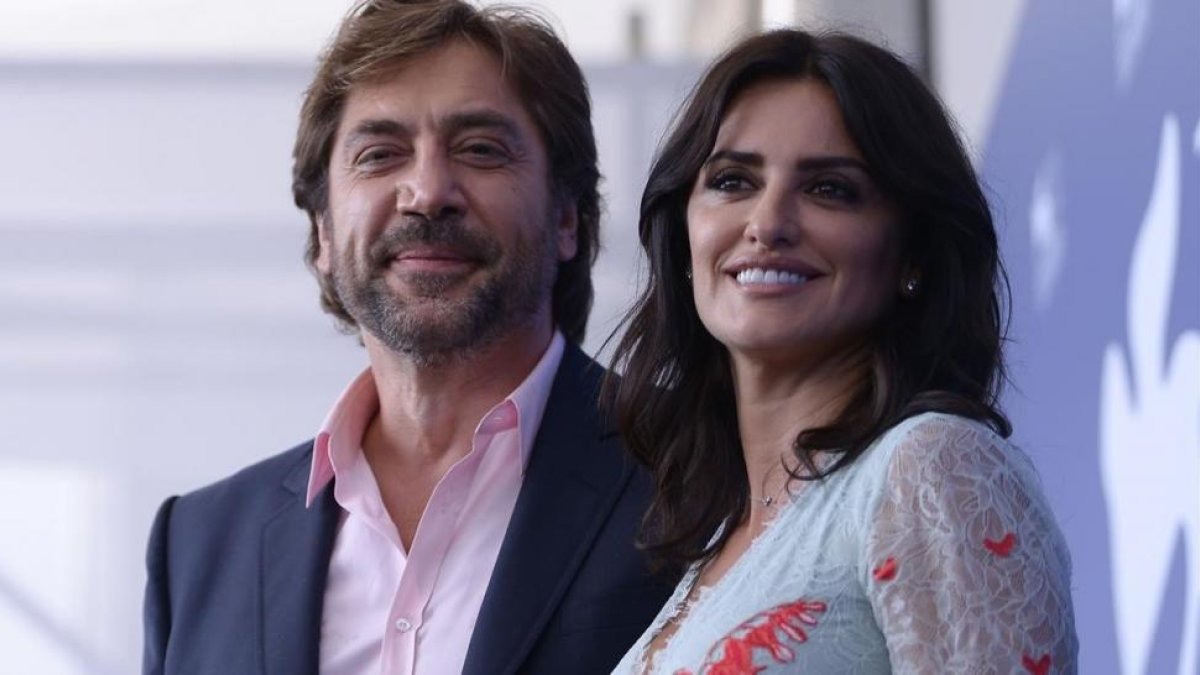 Javier Bardem y Penélope Cruz, en la presentación de Loving Pablo en la Mostra-AFP / FILIPPO MONTEFORTE