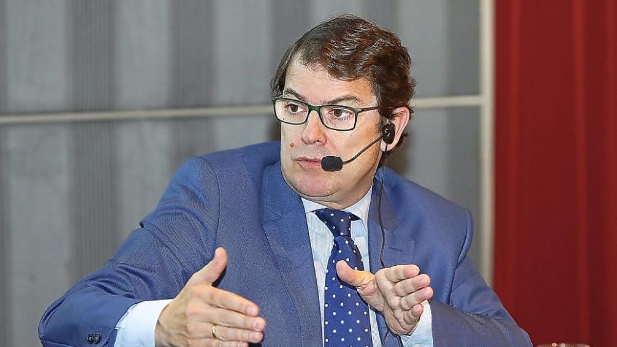 El presidente del PP de Castilla y León, Alfonso Fernández Mañueco, en el Club de Prensa.-J. M. LOSTAU