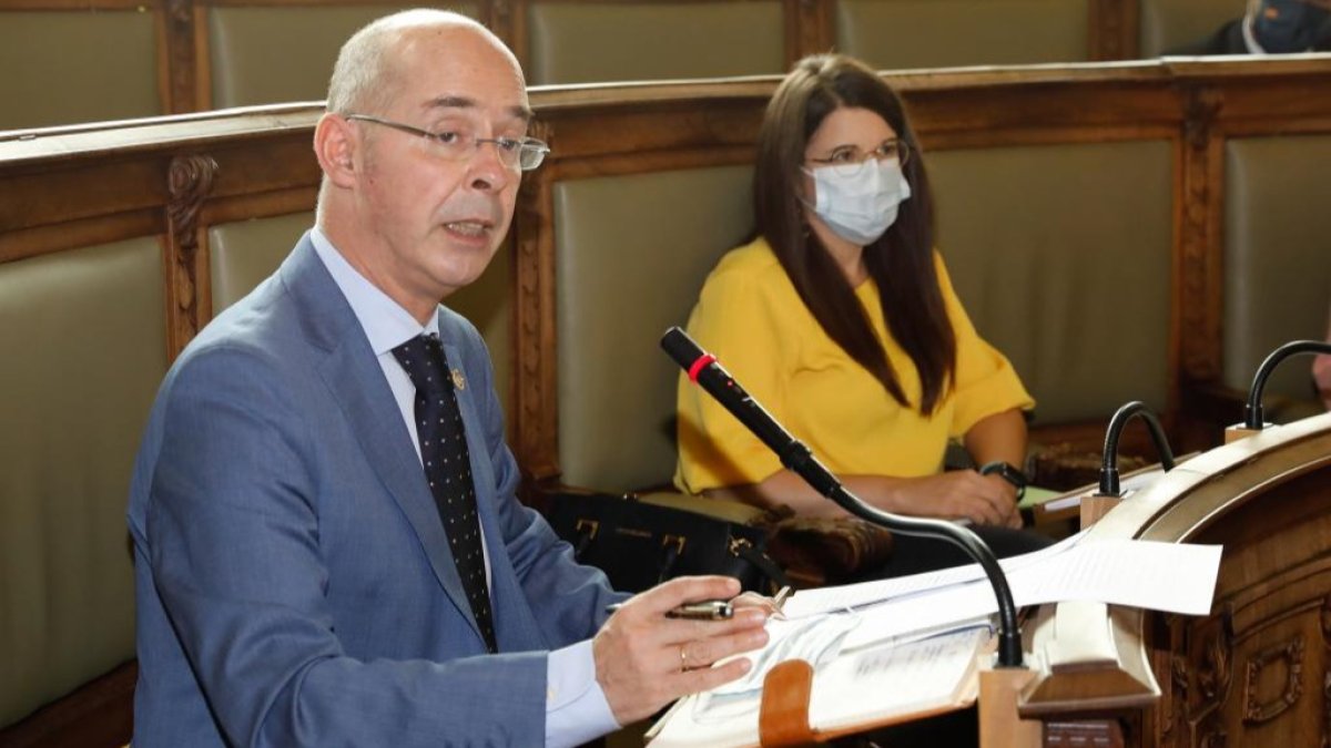 J. M. LOSTAU
