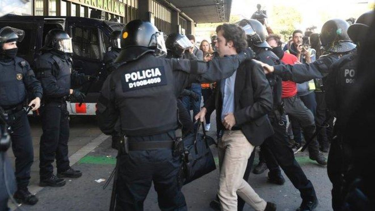El pequeño Nicolás en la estación de Sants .-JORDI COTRINA