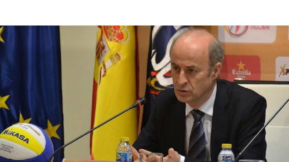 El dirigente vallisoletano Agustín Martín, presidente de la Federación Española de Voleibol. / EM
