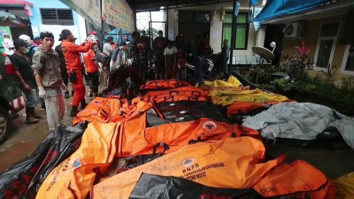 El tsunami causa al menos 220 muertos y 745 heridos-EFE