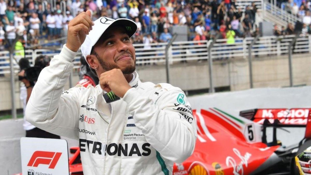 Hamilton celebra la pole conseguida en Brasil-NELSON ALMEIDA