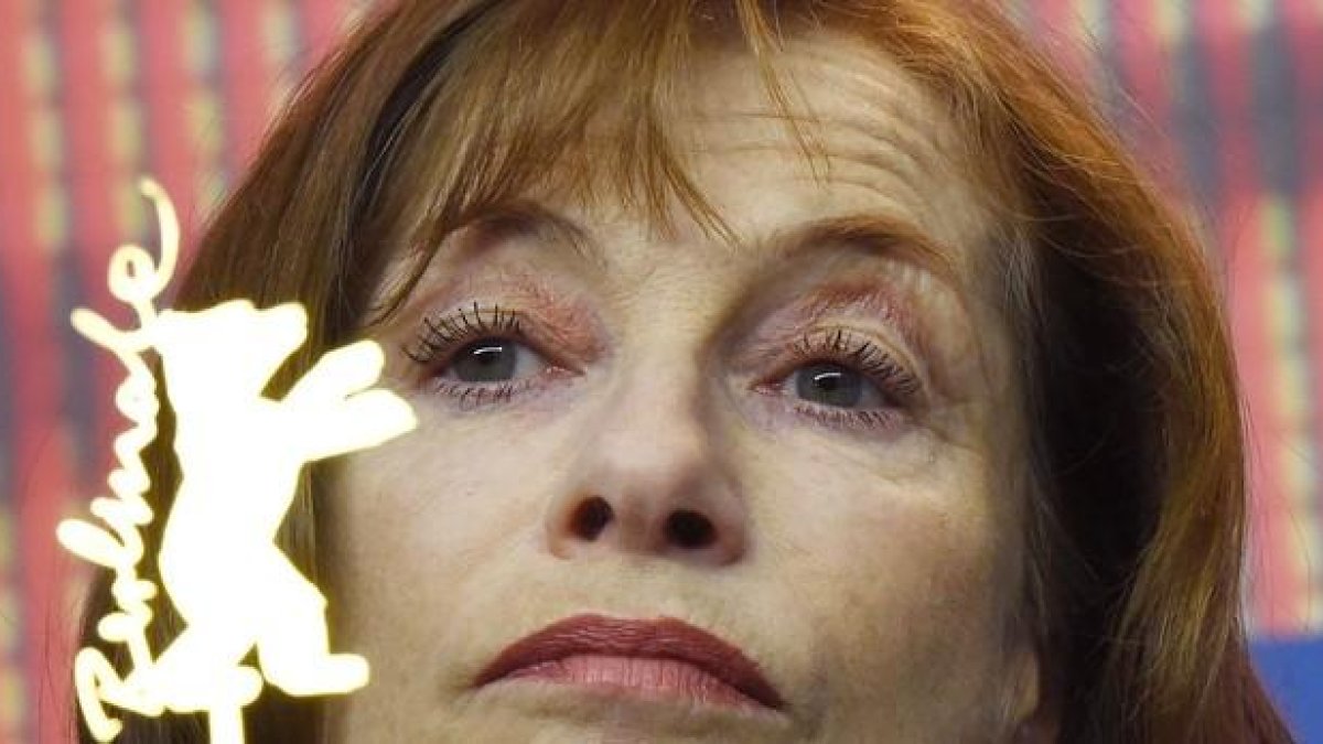Isabelle Huppert, el sábado durante la presentación de 'Lo que vendrá' en la Berlinale.-AFP / TOBIAS SCHWARZ