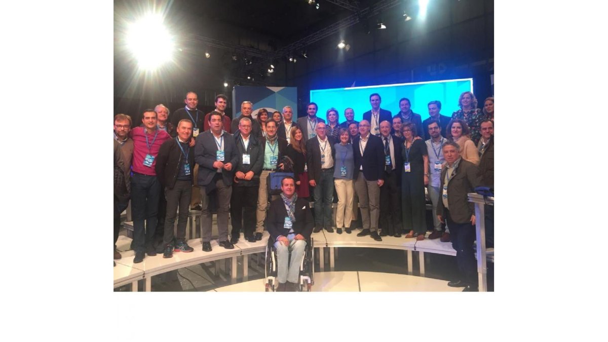 La delegación del PP de Valladolid con la ministra Isabel García Tejerina-E. M.