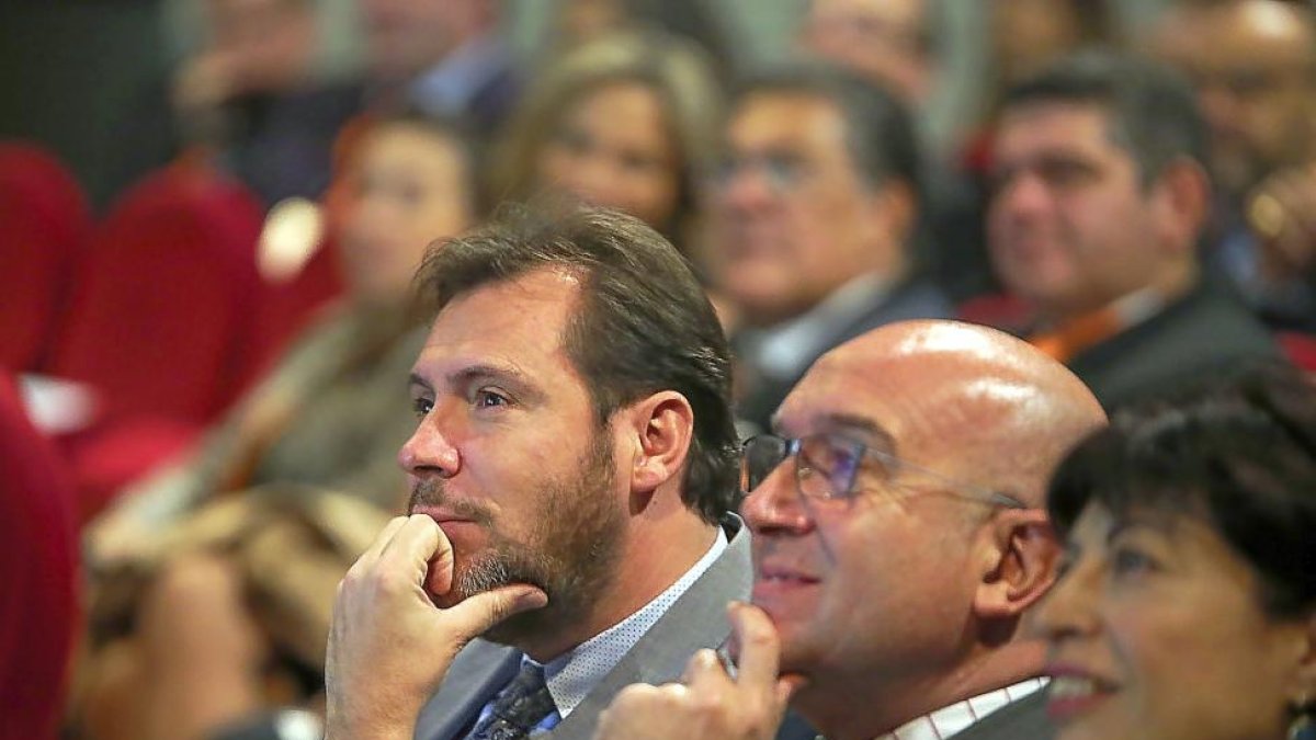 Óscar Puente, Jesús Julio Carnero y Ana Redondo durante la jornada inaugural del congreso.-ICAL
