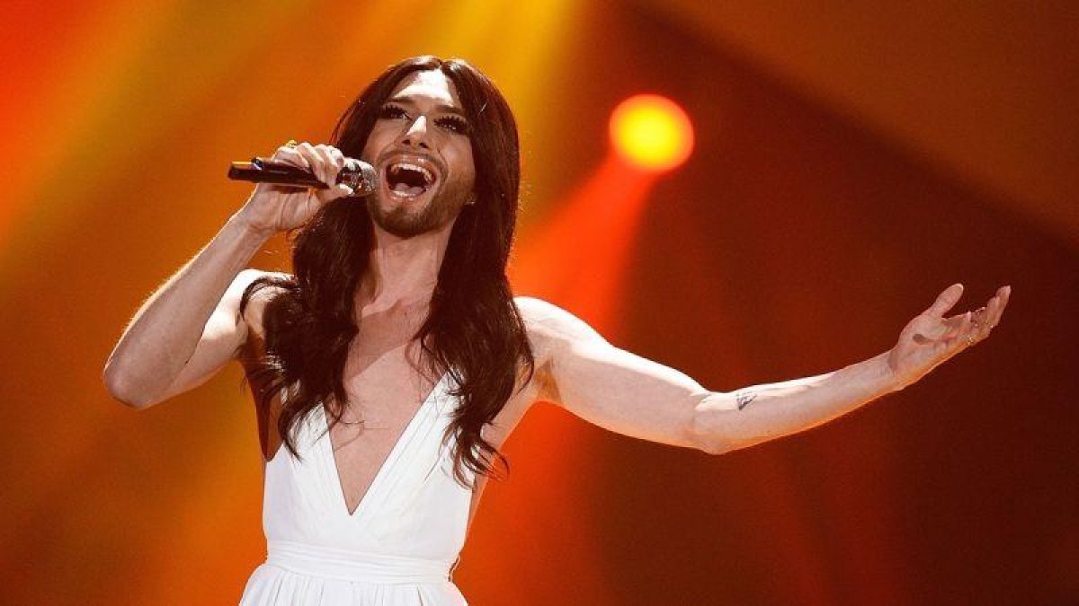 Conchita Wurst actuando en la preselección alemana de 2015.-NIGEL TREBLIN (GETTY IMAGES)