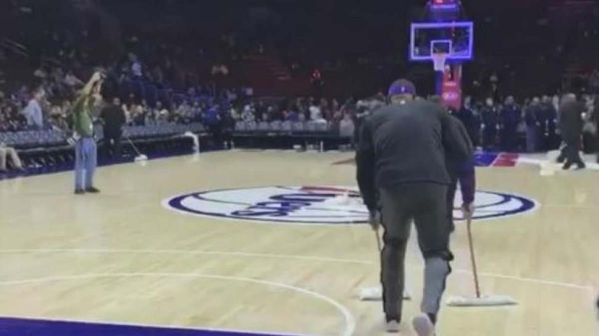 Cousins hizo todo lo posible por jugar este miércoles pero al final se suspendió el partido.-