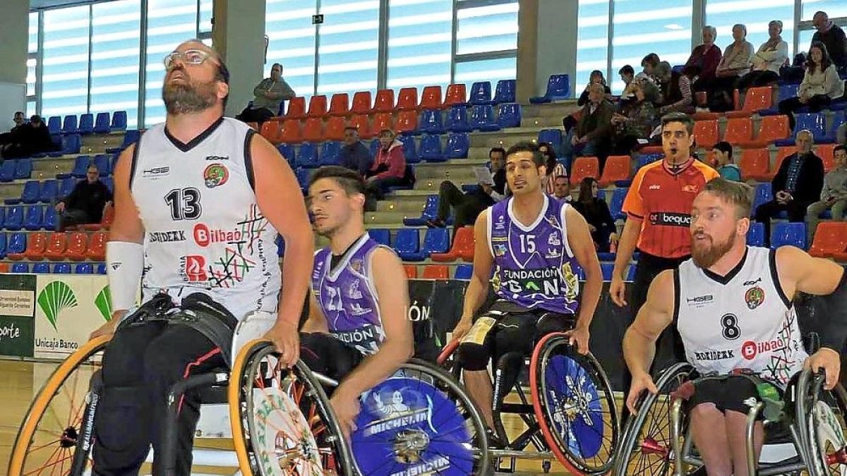 Momento del choque celebrado enelPilar Fernández Valderrama.-E. M.