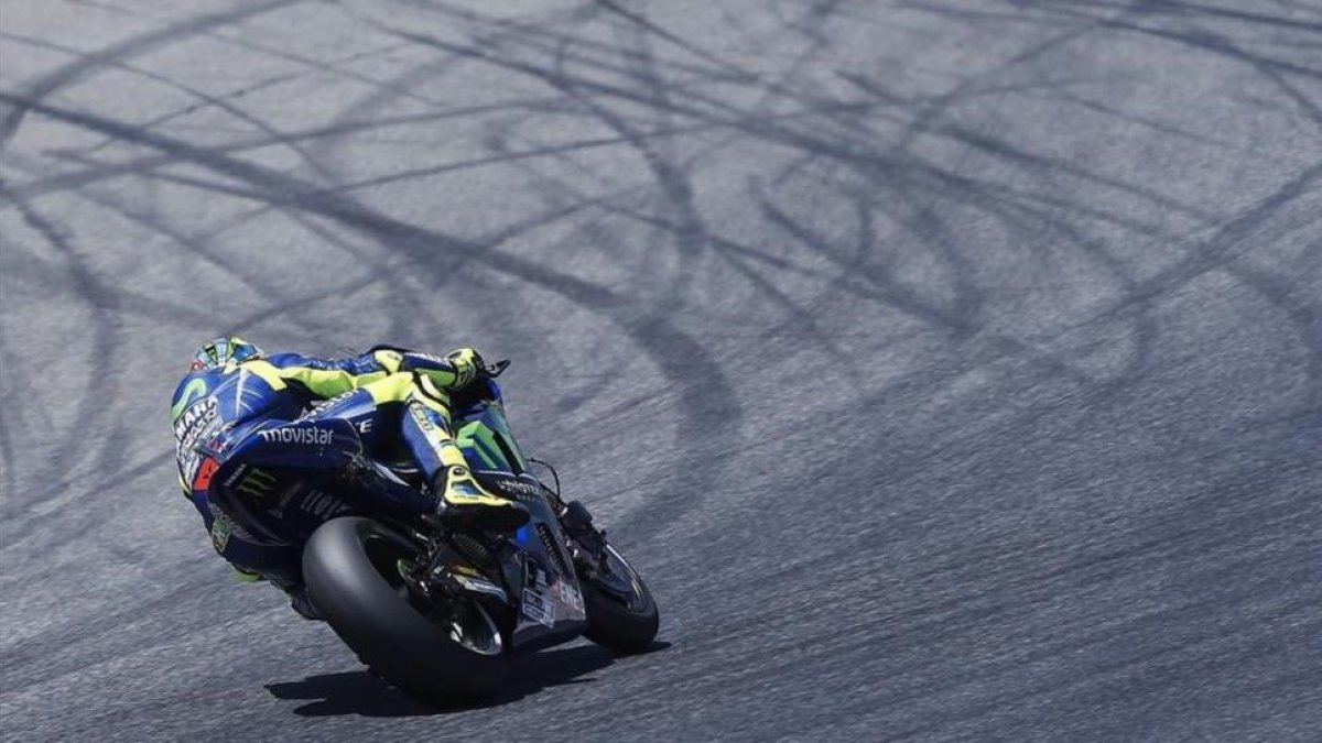 Rossi, en los entrenamientos de Montmeló para el GP de Cataluña.-ALEJANDRO GARCÍA
