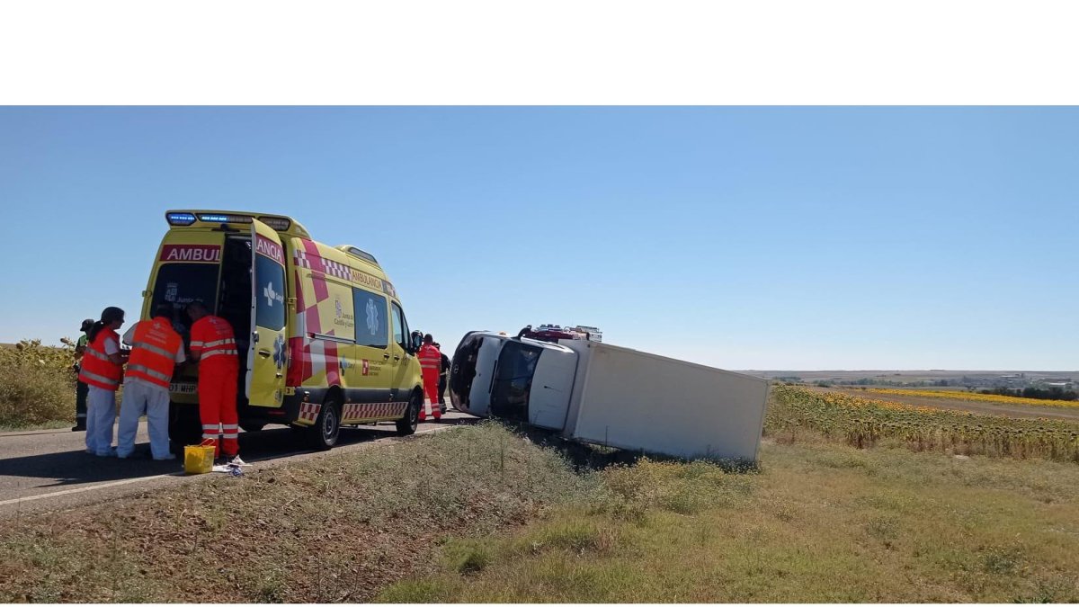 Accidente de tráfico en una carretera de Valladolid.- TWITTER BOMBEROS DIPUTACIÓN