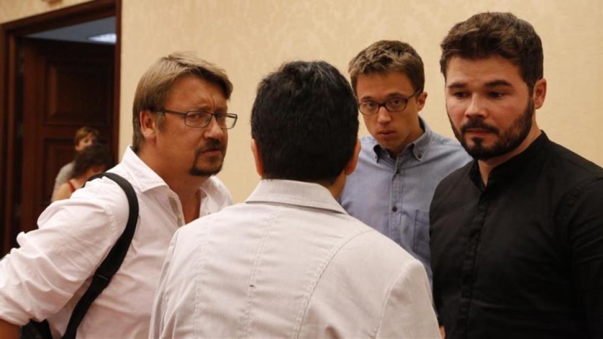 Xavier Domènech, Íñigo Errejón, Alberto Garzón y Gabriel Rufián, en el Congreso.-AGUSTÍN CATALÁN