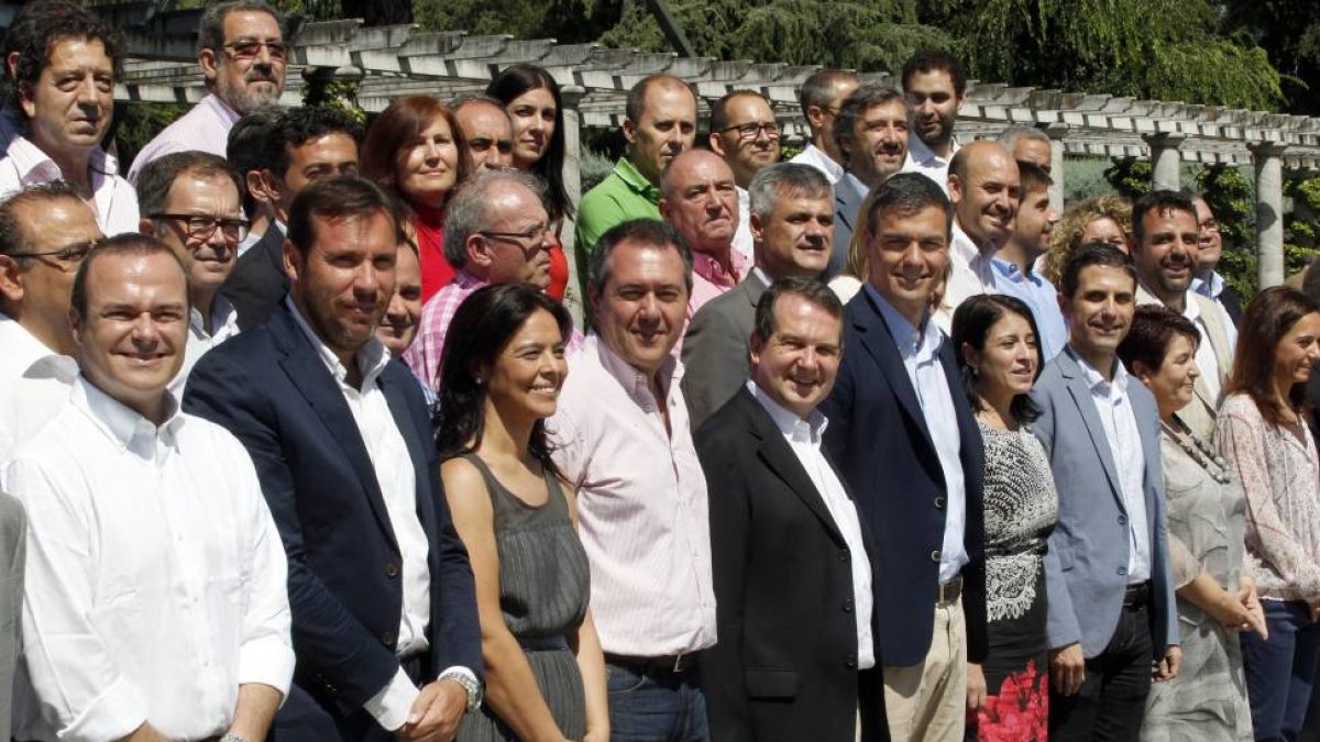 Reunión de alcaldes socialistas con el secretario general del PSOE, Pedro Sánchez, en la que participan los regidores de Segovia, Soria y Valladolid, Clara Luquero, Carlos Martínez y Óscar Puente.-ICAL