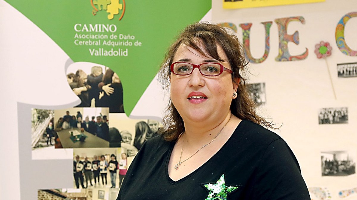 Inmaculada Cuena en las instalaciones de la asociación de afectados.