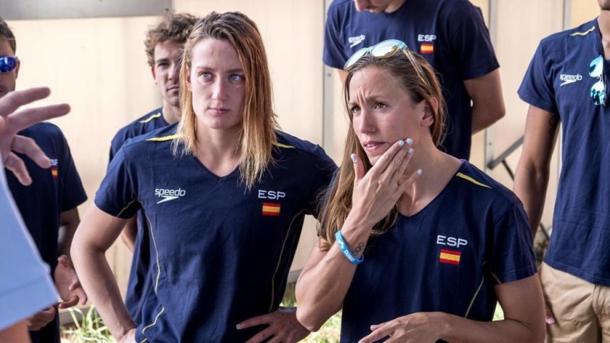 Mireia Belmonte (izquierda) y Jessica Vall, las dos opciones de medalla en Budapest.-RICARD FADRIQUE