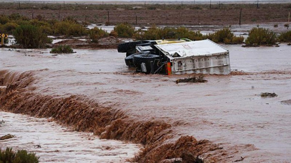 Un diluvio obliga a suspender la etapa de hoy del Dakar.-AFP / FRANCK FIFE
