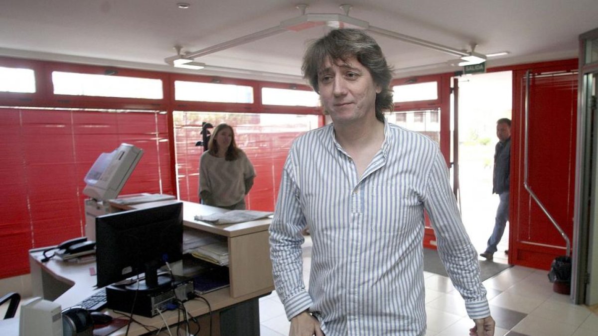 Carlo Martínez, en el momento de llegar a votar.-ICAL