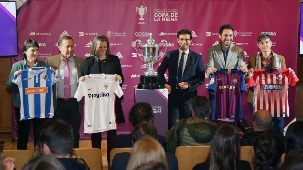 Imagen del sorteo de las semifinales de la Copa de la Reina en Granada.-EL PERIÓDICO