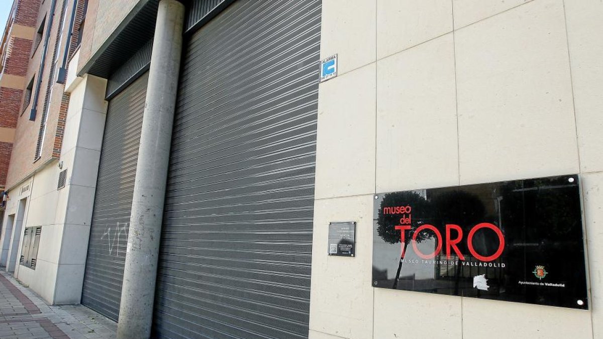 Puerta del Museo del Toro.-J.M. LOSTAU
