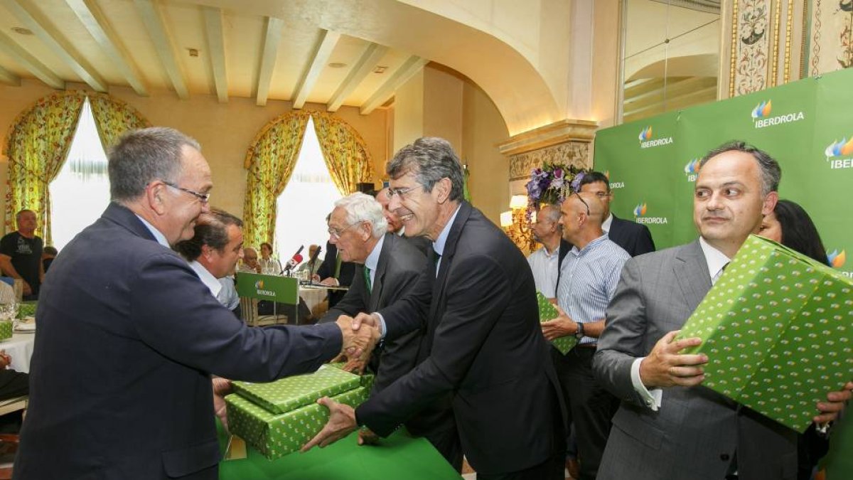 El director de Recursos Corporativos de Iberdrola, Fernando Becker, en el homenaje a 202 veteranos y jubilados de la compañía en Valladolid-Ical
