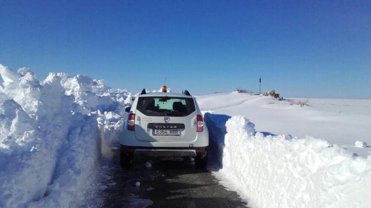 La nieve acumulada y las bajas temperaturas causan diversos problemas en Segovia.-ICAL