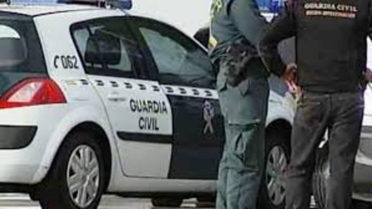Una patrulla de la Guardia Civil.-EL PERIÓDICO