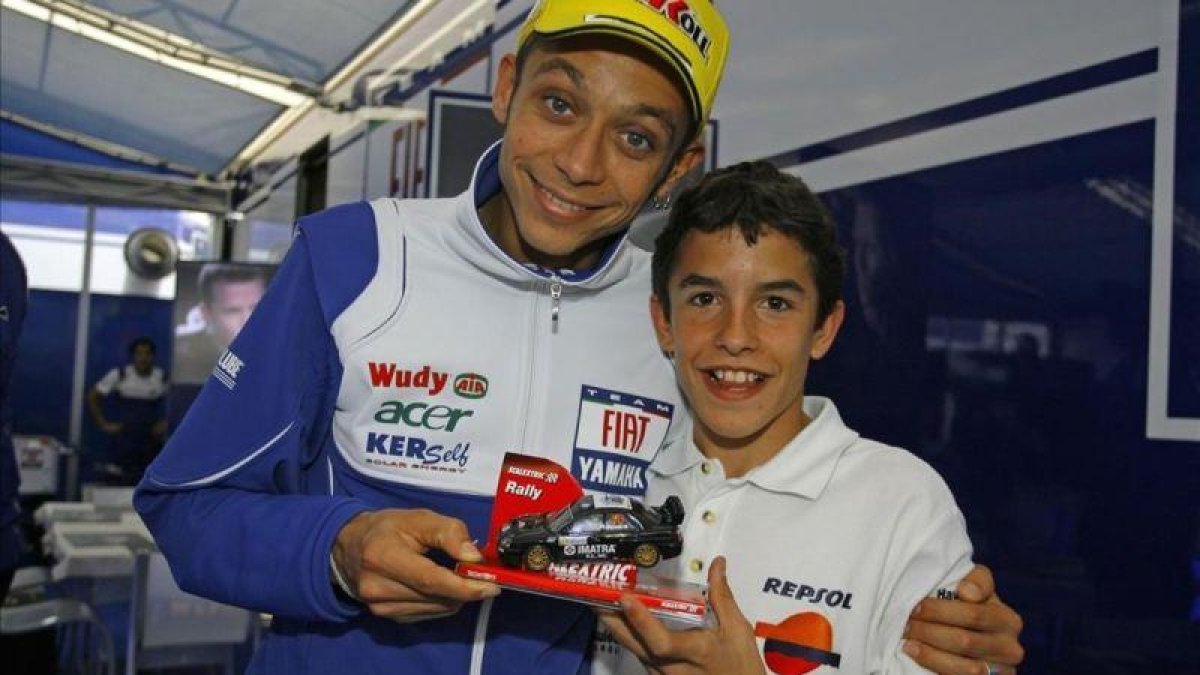 El día (5 de julio del 2008) que Marc Márquez conoció a Valentino Rossi, en Montemló (Barcelona).-EMILIO PÉREZ DE ROZAS