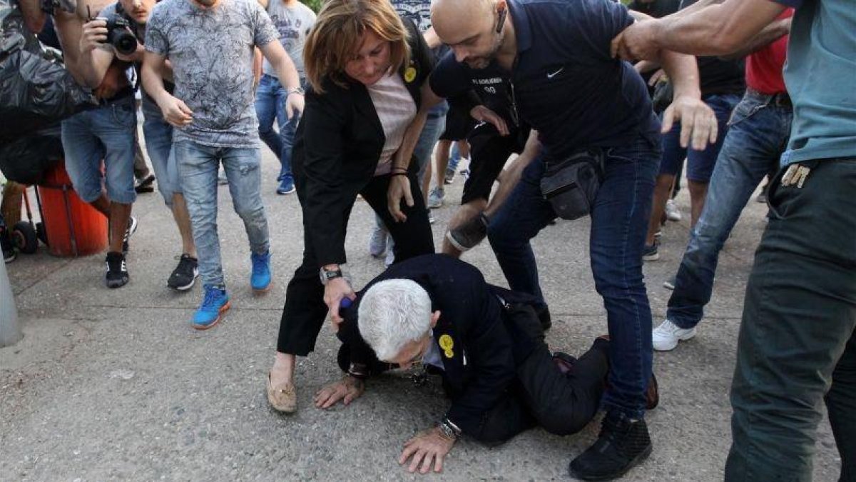 Butaris, en el suelo, tras ser agredido.-STR