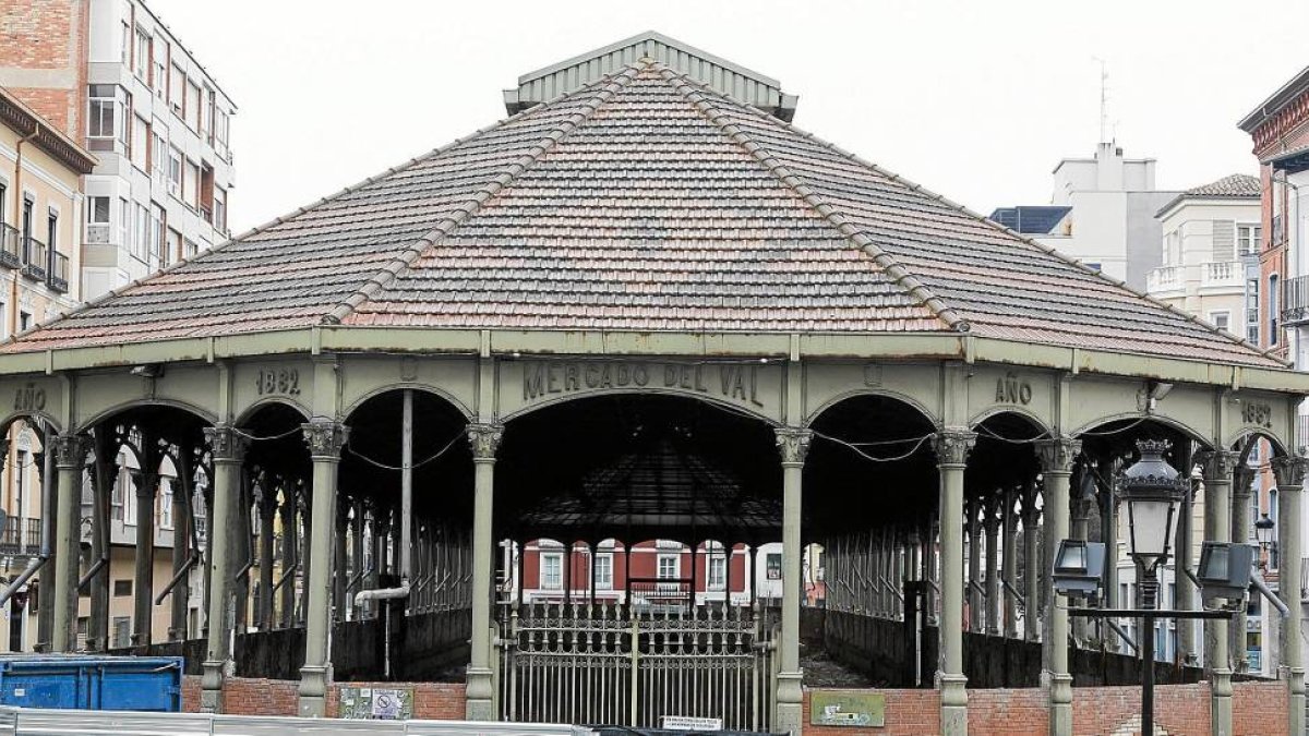 La estructura del mercado del Val tras vaciar de escombros el interior del edificio-P. REQUEJO