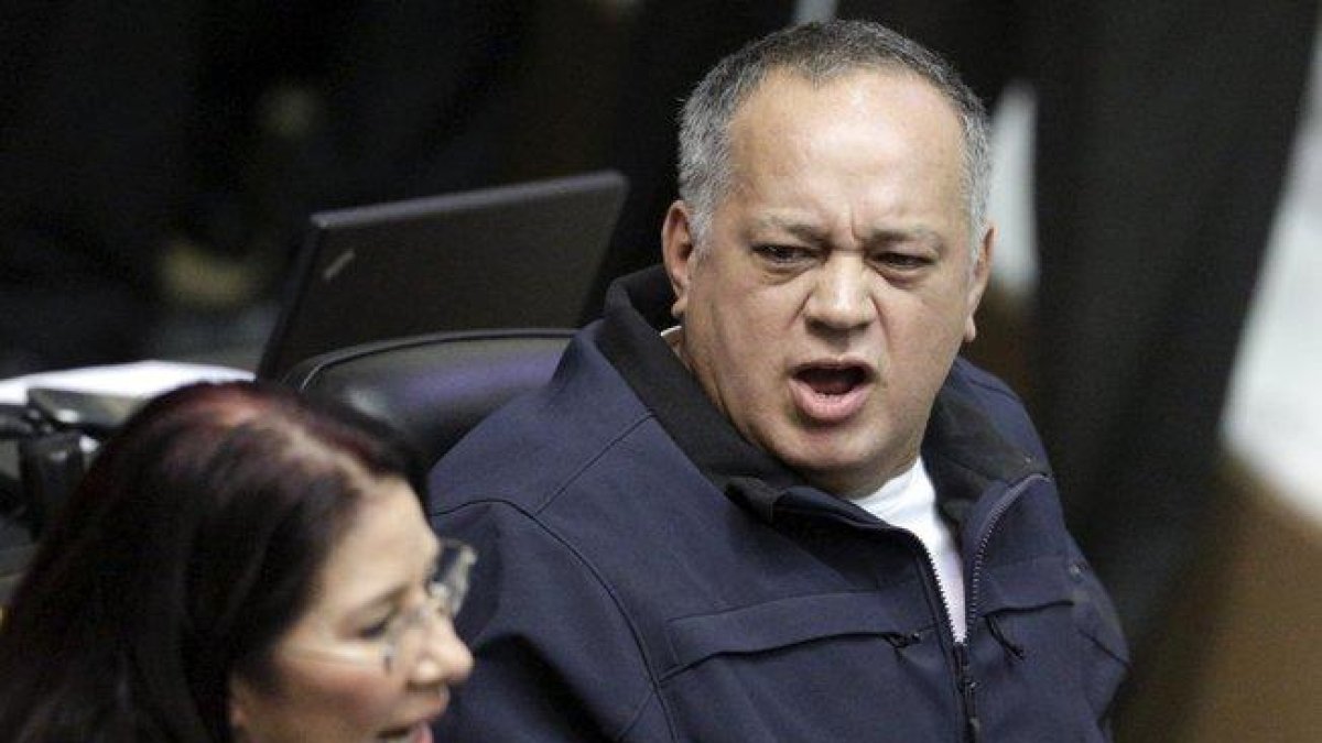 Diosdado Cabello insinuó que tres parlamentarios más serán arrestados por apoyar el alzamiento militar contra Maduro.-REUTERS