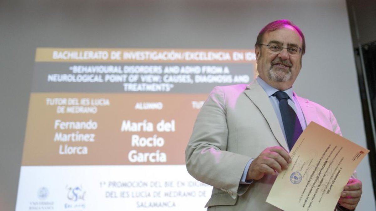 El consejero de Educación, Fernando Rey, en su visita el Instituto de Educación Secundaria Lucía de Medrano-ICAL