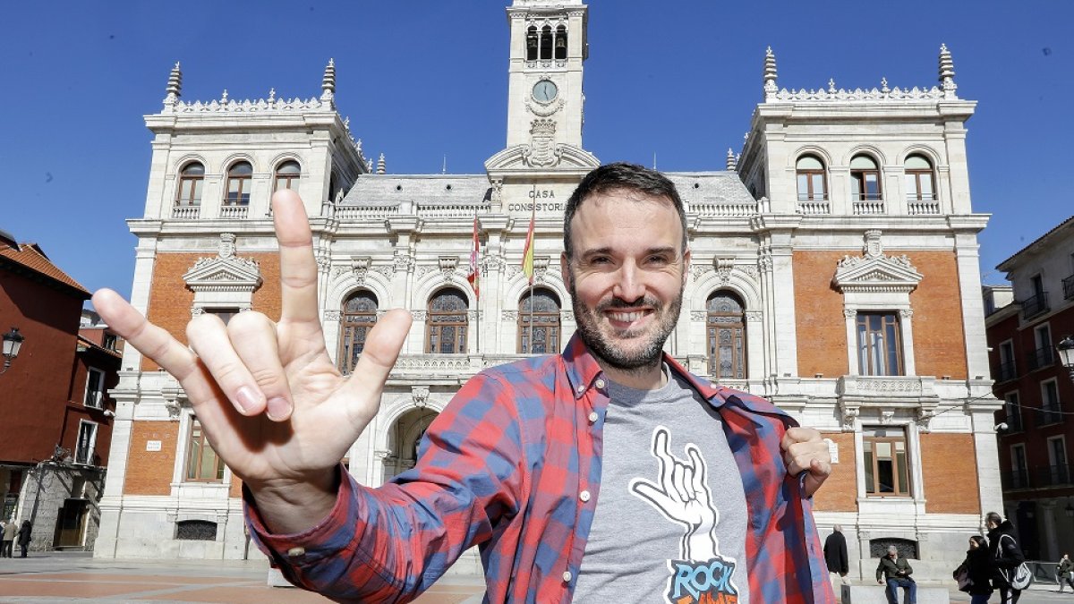 JUAN MIGUEL LOSTAU