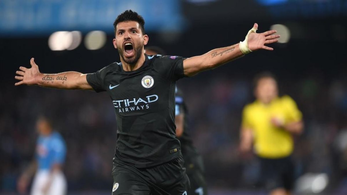 Sergio Agüero, tras marcar el gol histórico ante el Nápoles.-AFP / FILIPPO MONTEFORTE
