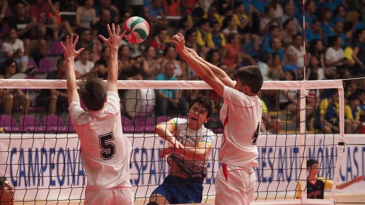 Un momento de la final cadete masculina entre Castilla La Mancha y Madrid.-E. M.