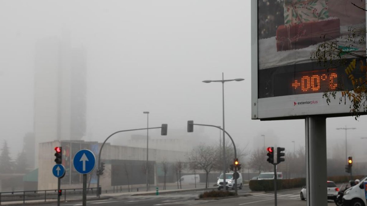 Los termómetros de Valladolid durante la mañana. -J.M. LOSTAU.