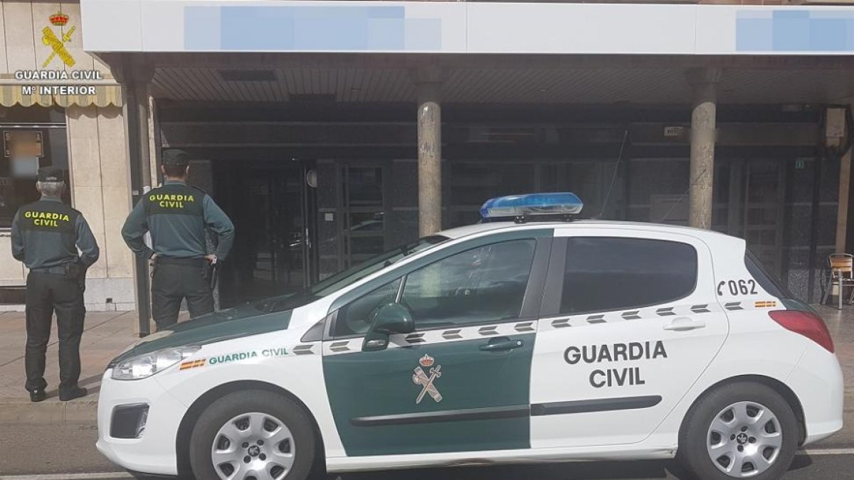 -GUARDIA CIVIL
