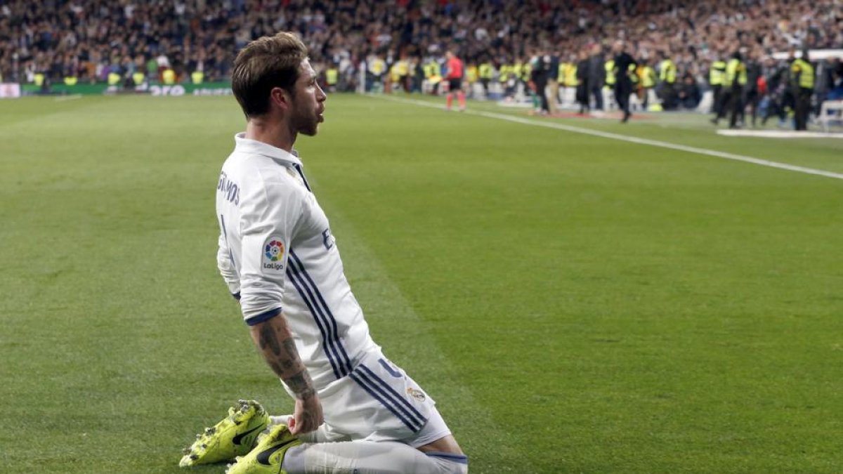 Sergio Ramos celebra un gol del Madrid.-EFE