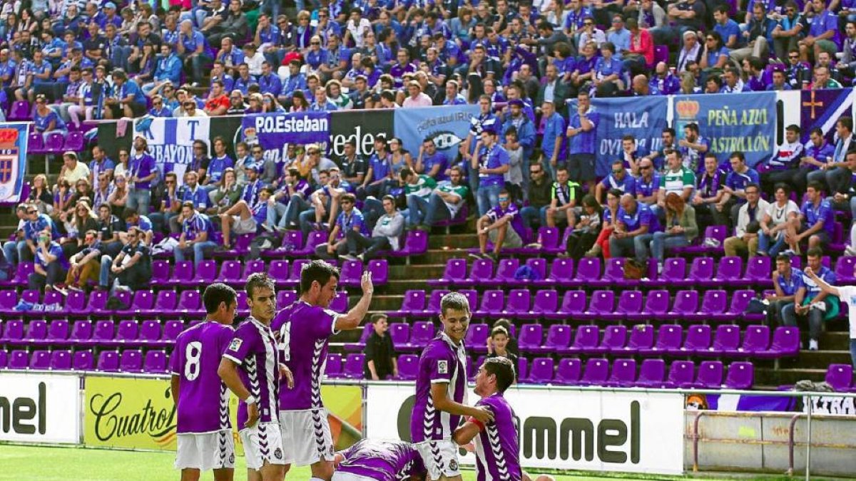 Aficionados oviedistas en Zorrilla.-P. Requejo