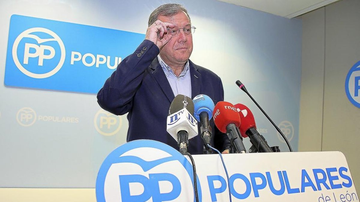 Silván, en su comparecencia ayer en el PP de León.-ICAL