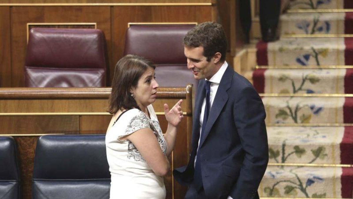 Adriana Lastra y Pablo Casado.-DAVID CASTRO
